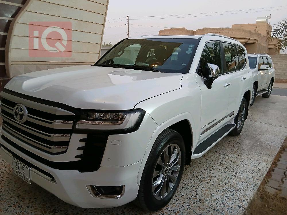 تۆیۆتا لاند کروزەر